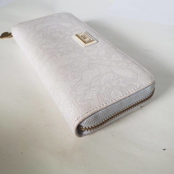 Cecil McBee Wallet Gray Floral Large Long Card Bill Holder Clutch Zip Around - Picture 10 of 11
